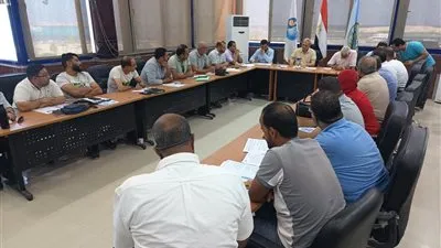 رئيس شركة مياه مطروح يعقد اجتماعا لرفع درجة الاستعداد لموسم الشتاء القادم