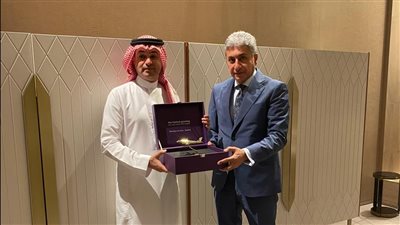 لقاءات مهنية لوزير السياحة والآثار مع مسئولي شركات الطيران السعودية