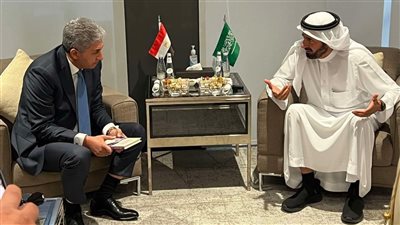وزير السياحة والآثار يلتقي بوزير الحج السعودي بالمملكة ومحادثات بين الجانبين 