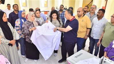 محافظ أسيوط يشهد تشغيل مشغل الخياطة والتطريز بالمجمع الصناعي الحرفي 