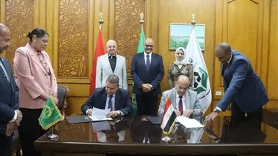 محافظ القليوبية يشهد توقيع عقد مع شركة لتولي مهام النظافة بشبرا الخيمة والخصوص