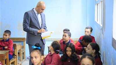 في جولة مفاجأة.. وزير التعليم يتابع اختبارات شهر أكتوبر من داخل مدارس البحيرة