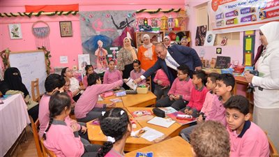 جامعة أسيوط تنظم ورشة عمل فنية لطلاب مدرسة الوحدة العربية من ذوي الهمم ضمن مبادرة  بداية جديدة  