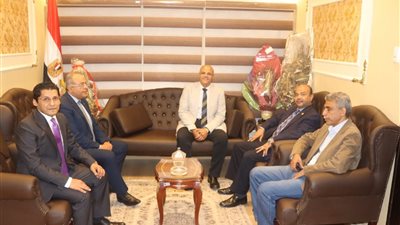 محافظ القليوبية يزور رئيس محكمة جنوب بنها الابتدائية والمحامي العام لتقديم التهنئة