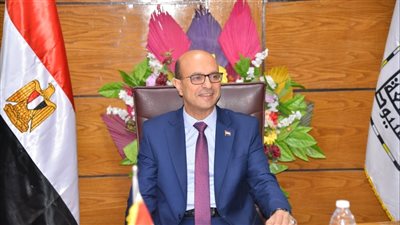 رئيس جامعة أسيوط يترأس اجتماع مجلس إدارة وحدة المشروعات الابتكارية والإبداع الطلابي بعد تشكيله الجديد 