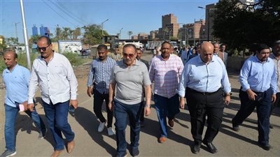 محافظ أسيوط يتفقد ترعة الملاح أمام موقف نزلة عبد اللاه ويوجه بتطهيرها 