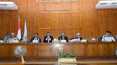 محافظ أسيوط يشهد ندوة حول مواجهة الأفكار والمفاهيم المغلوطة ونشر الوعي بالمجتمع