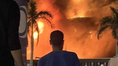 ننشر صور حريق هائل اندلع في مول تجاري بالتجمع