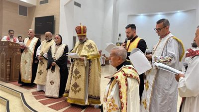 الزائر الرسولي للسريان الكاثوليك بسيدني يهنئ الأنبا توما بسيامة شمامسة جدد