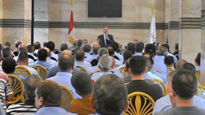 كامل الوزير: إيقاف كل من تسبب في حادث قطار المنيا عن العمل وإحالته للنيابة العامة 