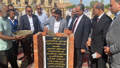 فور وصوله الأقصر.. وزير الرياضة يفتتح ملعب خماسي ويضع حجر الأساس للعديد من مشروعات الطرح الاستثماري
