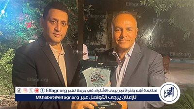 السفير المصري في موريتانيا يستضيف بعثة المنتخب الوطني ويُكرم بتقديم درع اتحاد الكرة