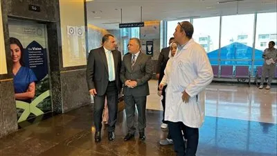 رئيس جامعة السويس يزور مصابي حادث الجلالة ويوجه بدعم طبي شامل
