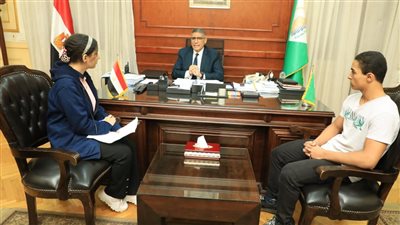 محافظ الجيزة يلتقي بأعضاء النشاط الصحفي بمدرسة الشهيد محمد محمود الرسمية