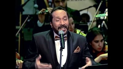 علي الحجار يستهل حفله في الإسكندرية بأغنية 