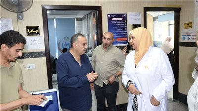 محافظ أسيوط يفاجئ العاملين بمركز صحي حضري الحمراء بحى شرق   