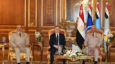 بمناسبة الذكرى (51) لانتصارات أكتوبر المجيدة.. وزير الداخلية وقيادات الشرطة يقدمون التهنئة لوزير الدفاع ورجال القوات المسلحة 