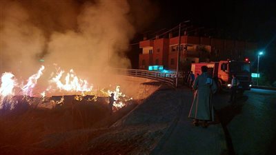 الحماية المدنية تسيطر على حريق هائل أسفل كوبري خزان إسنا الجديد جنوب الأقصر