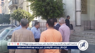 محافظ الدقهلية يلتقي المواطنين عقب أدائه صلاة الجمعة بمسجد الحبيب بالمنصورة 