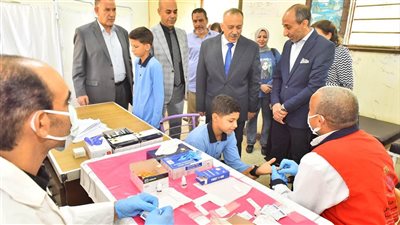 محافظ أسيوط يتفقد مبادرة الكشف المبكر عن الالتهاب الكبدي الوبائي 