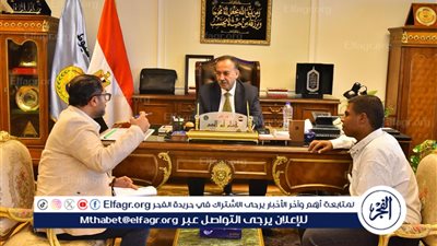 محافظ أسيوط في حوار مع 