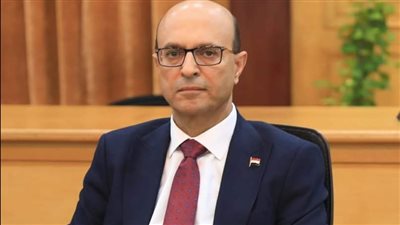 رئيس جامعة أسيوط يُصدر قرارات بتجديد وتعيين ثلاث قيادات جامعية ببعض الكليات 