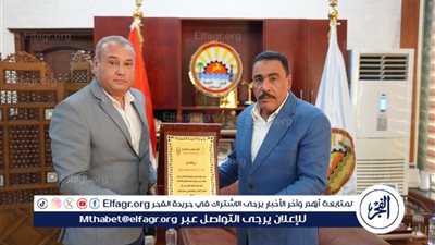  الاتحاد المصري للشطرنج يهدي درع الاتحاد للواء خالد شعيب محافظ مطروح 