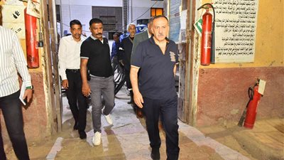 محافظ أسيوط يتفقد محطة رفع صرف صحي البنك الدولي بالمعلمين بحى غرب   