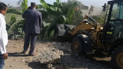 أبوالنصر: إزالة 14 حالة تعدي على أراضي أملاك دولة بمركزي أسيوط وأبنوب