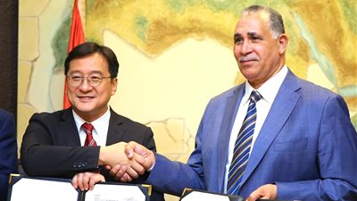 نقيب المحامين يستقبل وفدًا من إقليم هونج كونج ومركز القاهرة الإقليمي للتحكيم التجاري الدولي ويوقعان على مذكرة تفاهم