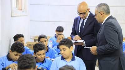 وزير التعليم يلتقي عددا من أولياء الأمور للاستماع لآرائهم حول أداء المعلمين