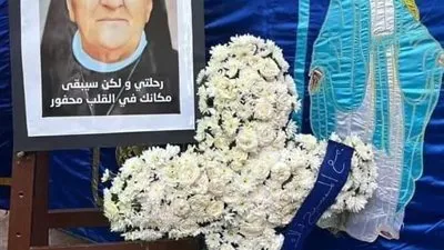 سيدة المعونة تودع الام 