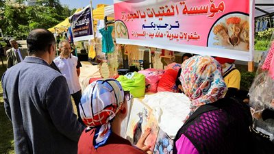 التضامن تشارك في معرض الزهور.. وعباس يتفقد الأجنحة المشاركة