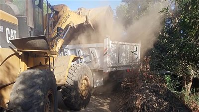 محافظ أسيوط يؤكد على استكمال أعمال رفع نواتج تطهير الترع والمصارف بقرية النواميس