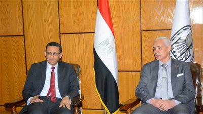 نائب رئيس جامعة أسيوط يستقبل نقيب الصحفيين لبحث سبل التعاون المشترك  