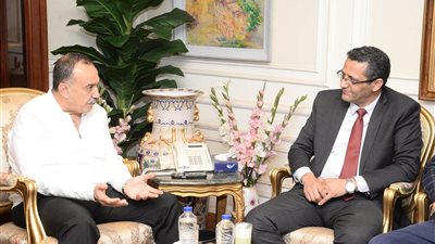 تفاصيل لقاء محافظ أسيوط مع نقيب الصحفيين   