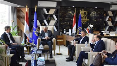 محافظ أسوان يستقبل وفد الممثل المقيم لبرنامج الأمم المتحدة الإنمائي