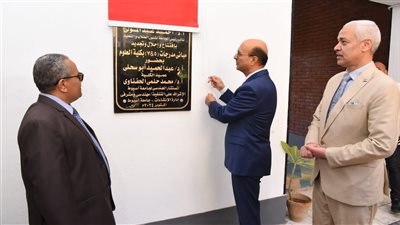 رئيس جامعة أسيوط يفتتح أعمال التجديد لمدرجات كلية العلوم  