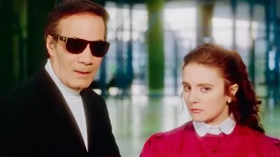 رانيا محمود ياسين تغادر إلى مهرجان الجونة لحضور عرض فيلم قشر البندق