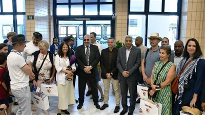  نائب محافظ أسوان يودع الأفواج السياحية فى أول رحلة طيران لأبوسمبل