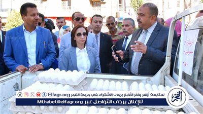 انطلاق 13 سيارة متنقلة لبيع السلع الغذائية والبيض واللحوم بأسعار مخفضة في البحيرة (صور)