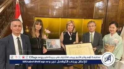 سفير اليابان بالقاهرة يتوج الراحل الدكتور نبيل العربي بوسام الشمس
