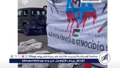 شاهد| مجسمات لأكفان أطفال شهداء من غزة أمام السفارة الألمانية في تشيلي