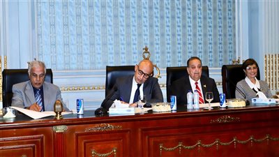 ننشر تفاصيل اجتماع وزير التعليم مع نواب مجلس الشيوخ وماذا قال عن التقييمات الإسبوعية؟