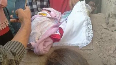 مباحث المنوفية.. فك لغز العثور على طفلين توأم حديثي الولادة أمام مدرسة