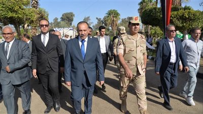محافظ أسيوط يتفقد معسكر الإيواء العاجل بالحديقة الدولية ببني غالب