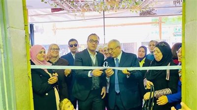 نائب محافظ أسيوط يفتتح معرض أنتٍ عظيمة بعملك   