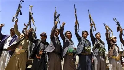 عبر أجنداتهم المشبوهة.. كيف ضاعف الحوثيون الأعباء الاقتصادية باليمن؟