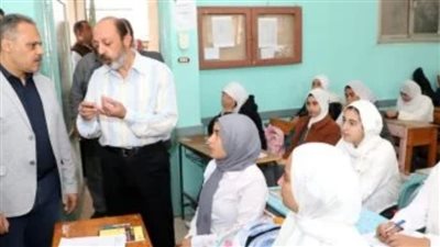 محافظ الشرقية يوجه بتوفير مقاعد للمرضى بمستشفى القنايات