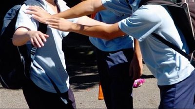 السلاح الأبيض «سبلايز» الطلاب بالمدارس.. أسباب وحلول مشاجرات الفصول